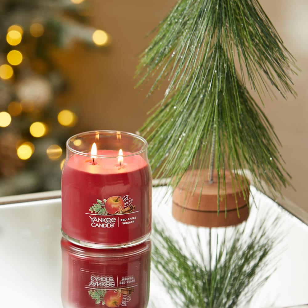 Yankee Candlechristmas Wreath Scented Classic 22oz Large Jar Single Wick |  Desertcart Seychelles, image size:1000x1000
