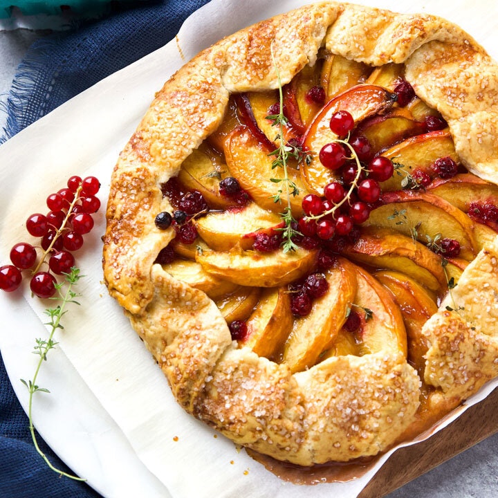 peach pie with berry garnishes