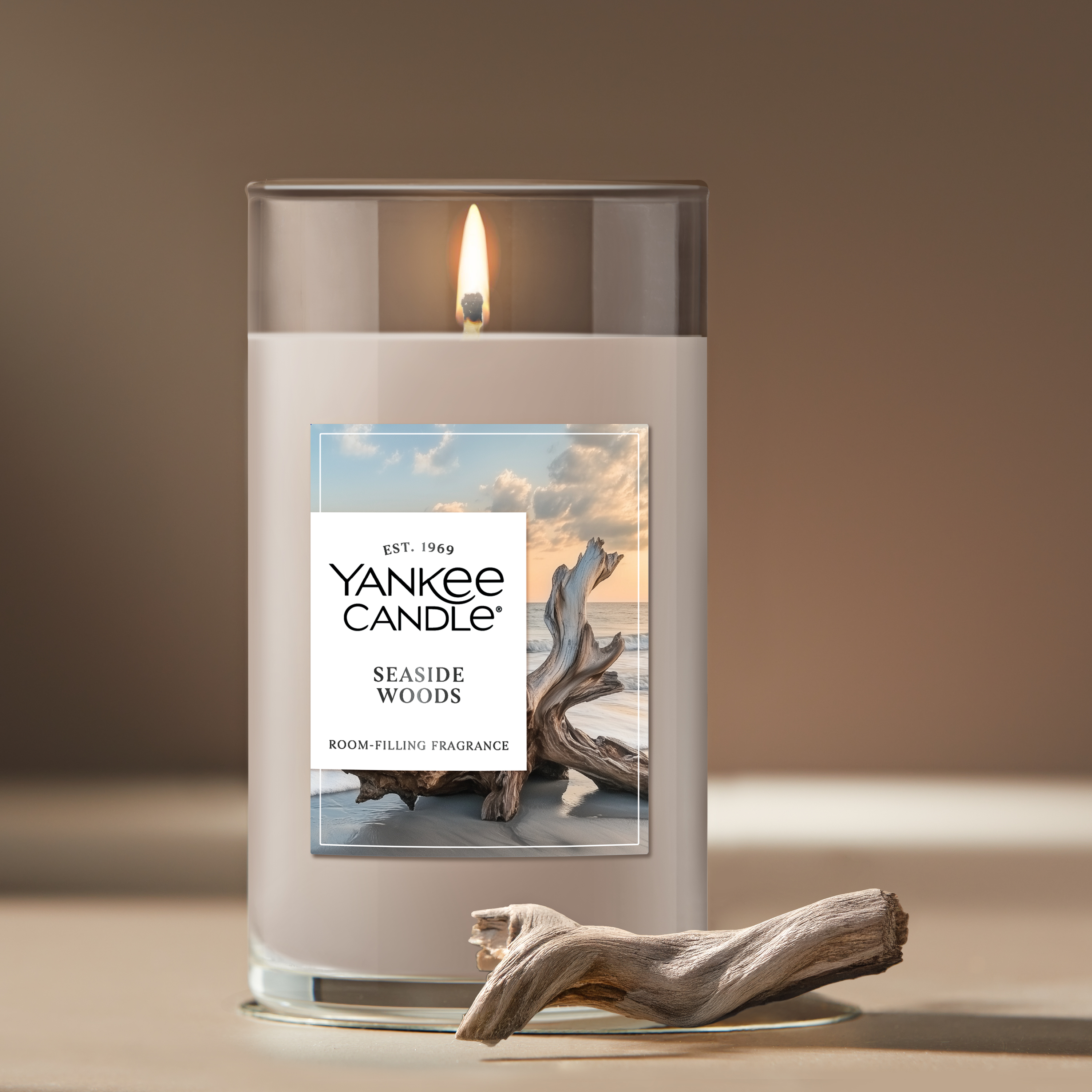 Seaside Woods Medium Pillar Candle - Thumbnail 2