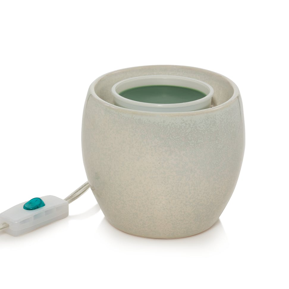 http://yankeecandle.scene7.com/is/image/YankeeCandle/233232577_233232577_603