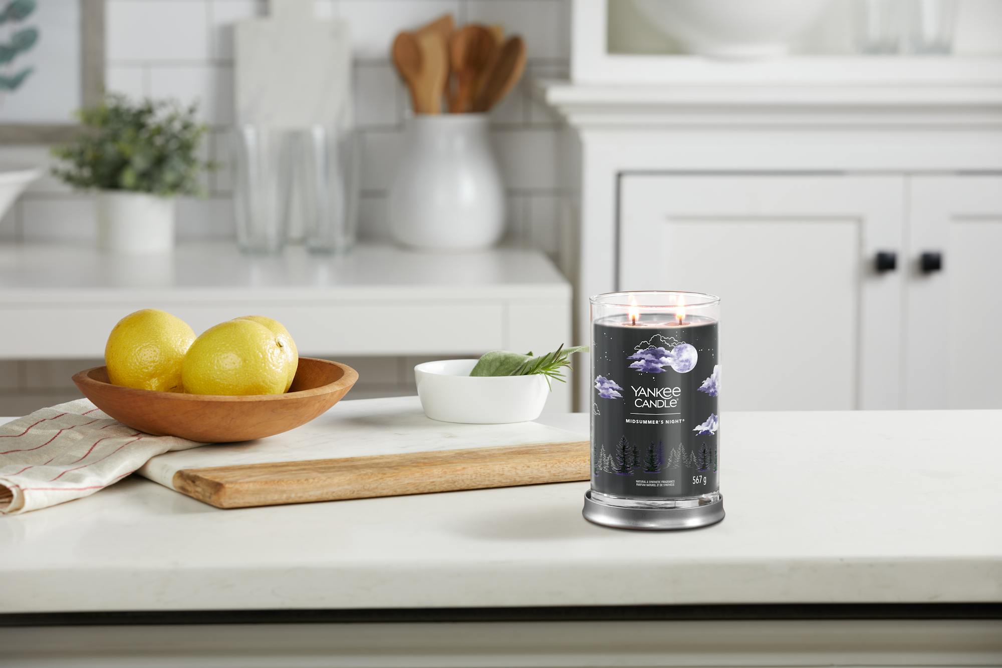 キャンドル Yankee Candle MidSummer's NightSignature Yankee Candle Signature Midsummer Night Medium Jar 368g - Tesco