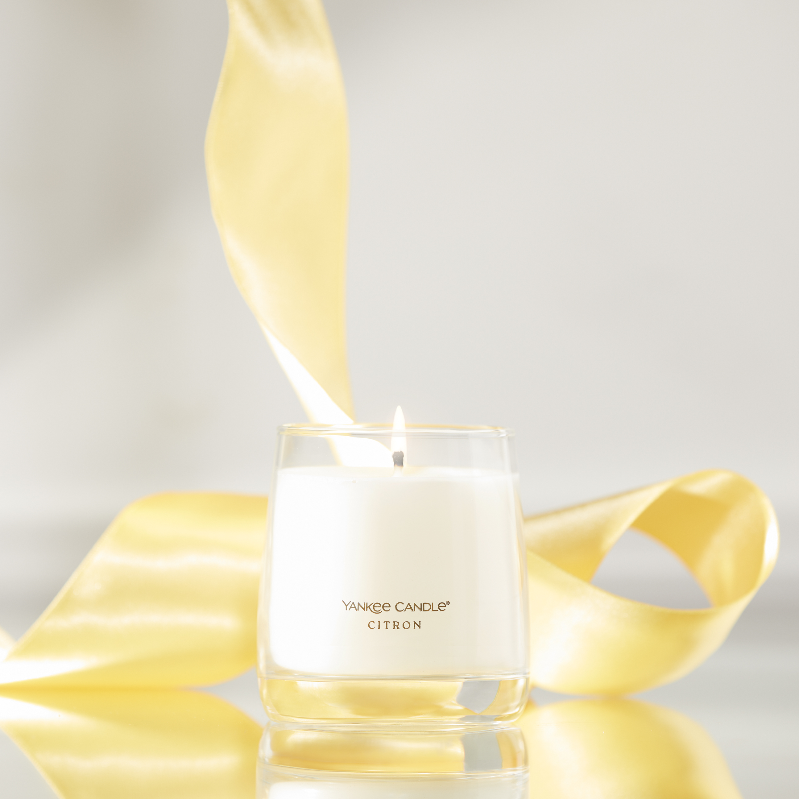 Yankee Candle Citron Premium Single Wick 7oz Candle - Thumbnail 3