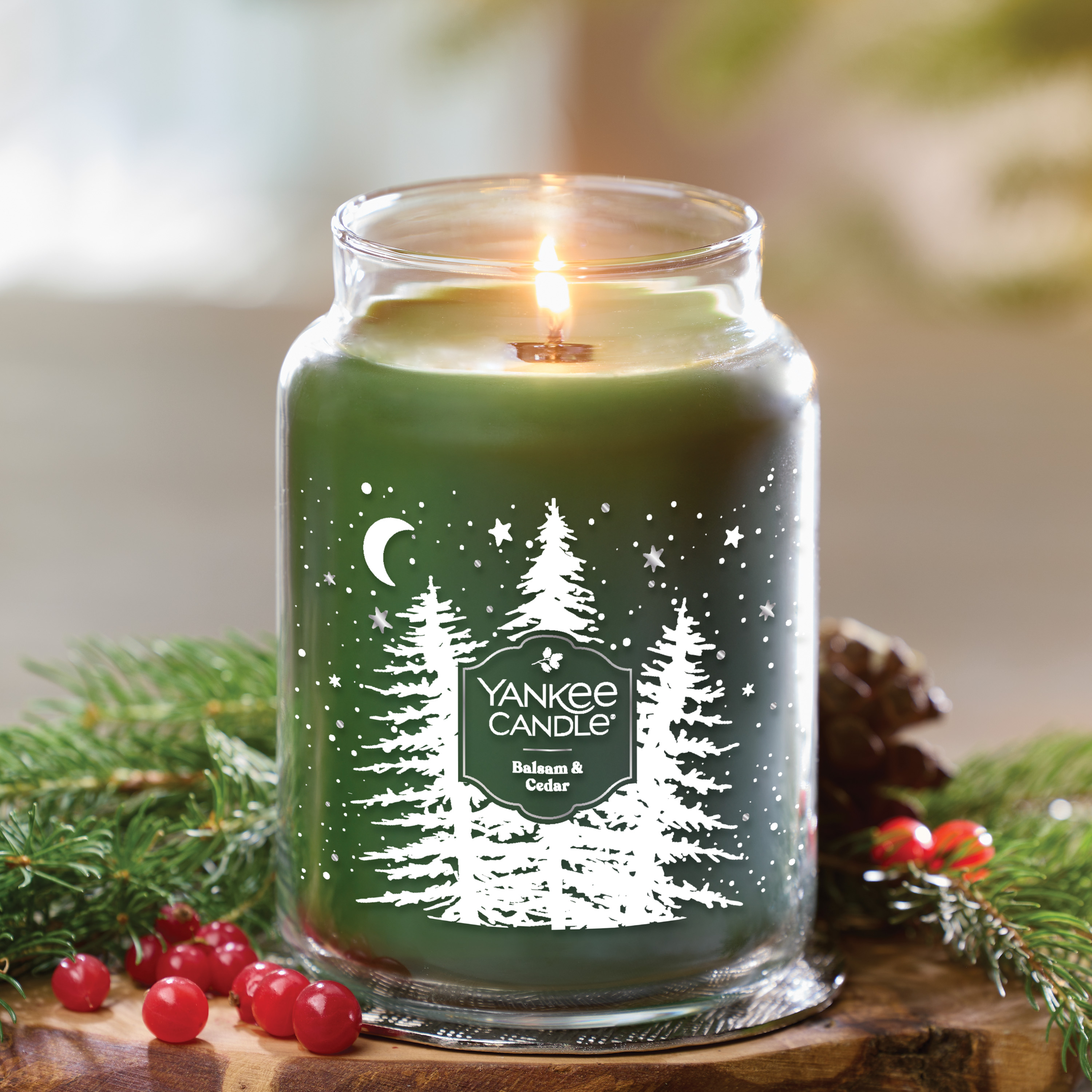 Yankee Candle Original Large Jar Balsam and Cedar Candle - Thumbnail 4
